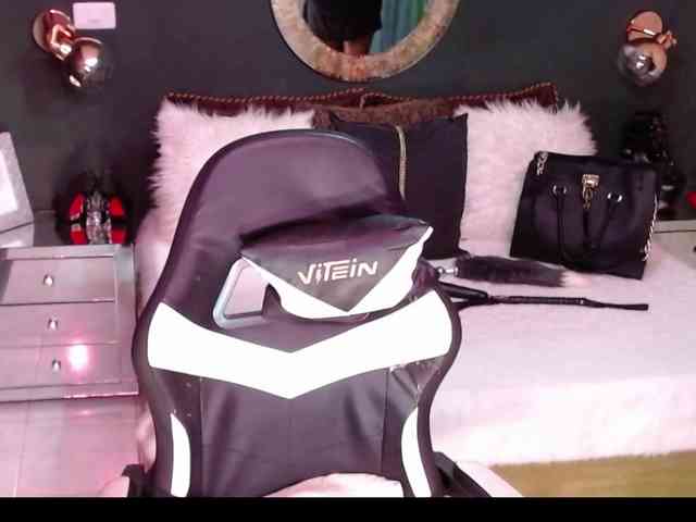 MadikeyHappy webcam