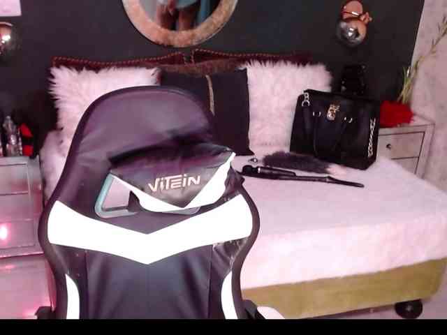 MadikeyHappy webcam