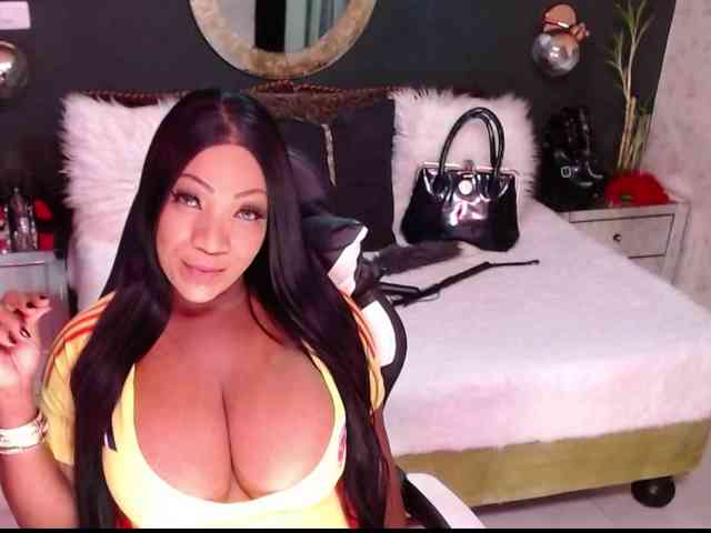 MadikeyHappy webcam
