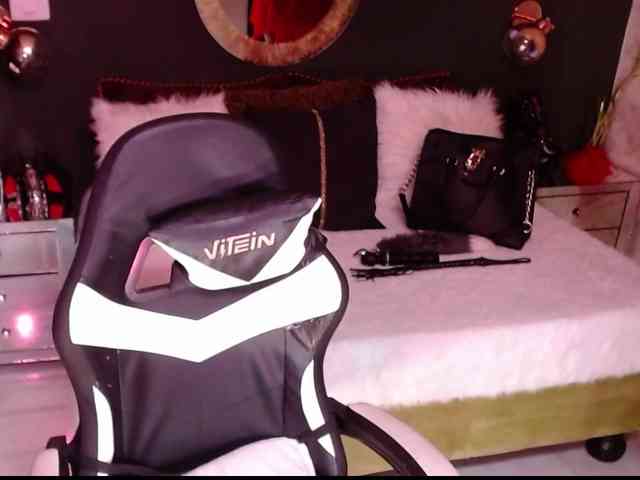 MadikeyHappy webcam
