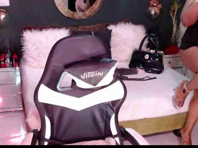 MadikeyHappy webcam