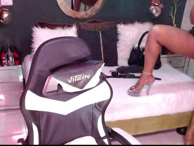 MadikeyHappy webcam