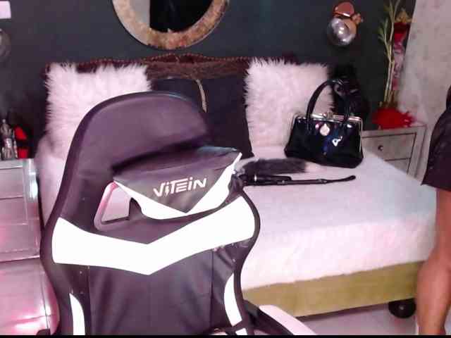 MadikeyHappy webcam