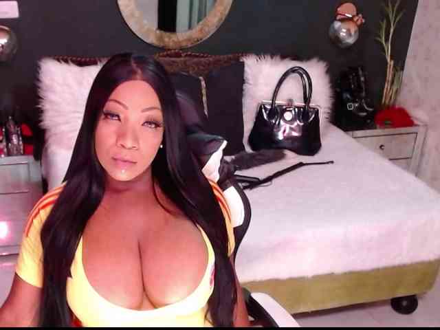 MadikeyHappy webcam