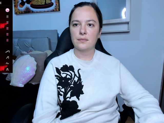 angelaagomez live cam on UnifiedCams