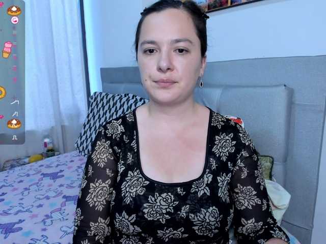 angelaagomez live cam preview
