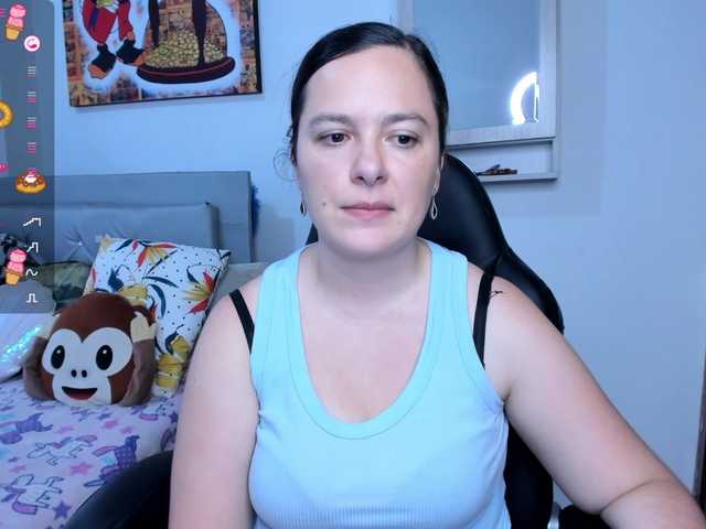 angelaagomez live cam preview