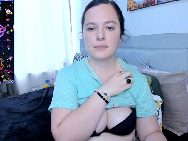 angelaagomez live cam preview