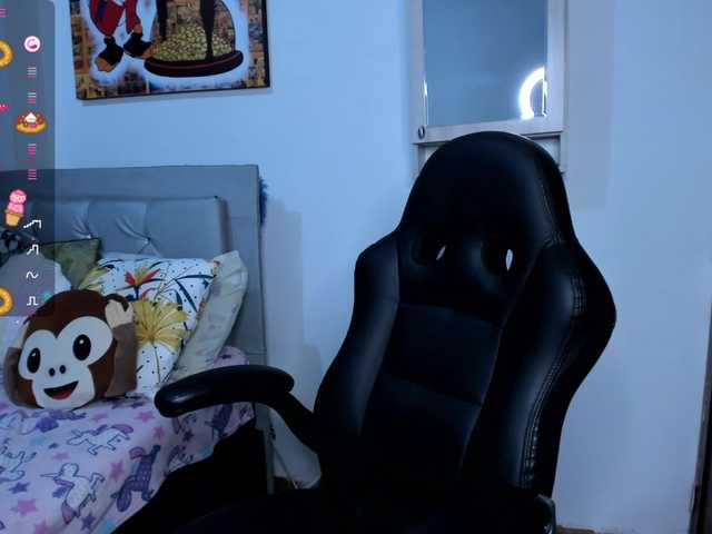angelaagomez live cam preview