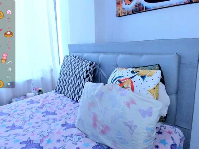 angelaagomez live cam preview