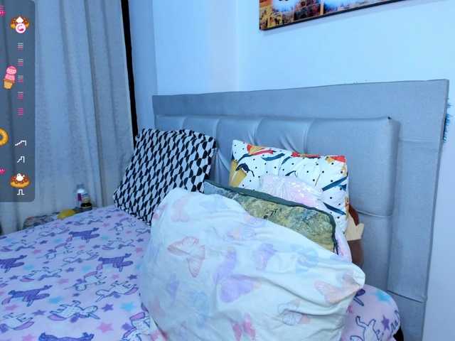 angelaagomez live cam preview