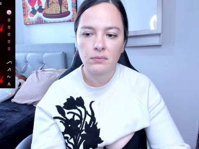 angelaagomez live cam on UnifiedCams
