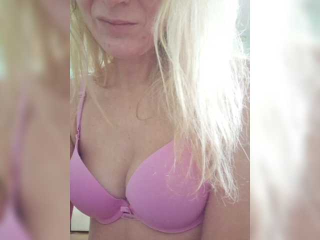 businka11223a live cam on BongaCams