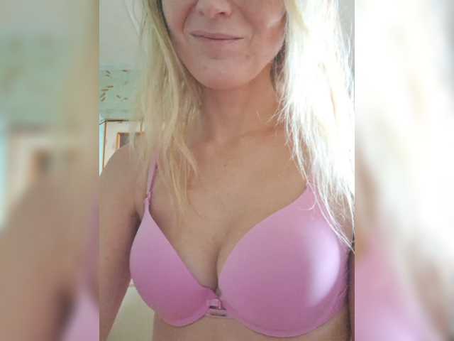 businka11223a live cam on BongaCams