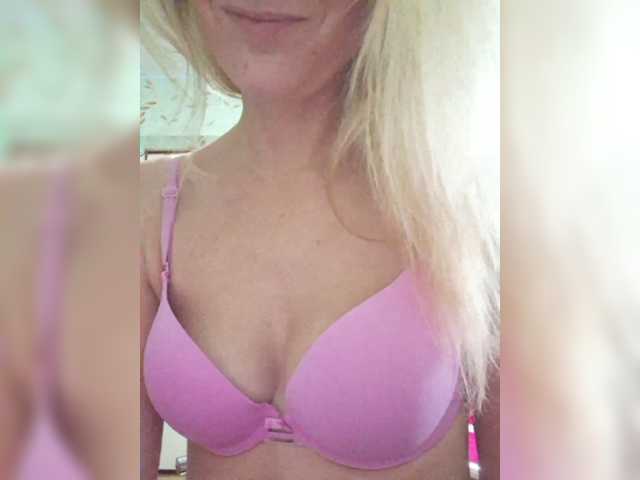 businka11223a live cam on BongaCams