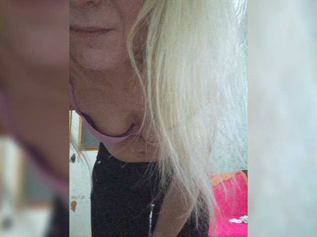 businka11223a live cam on BongaCams