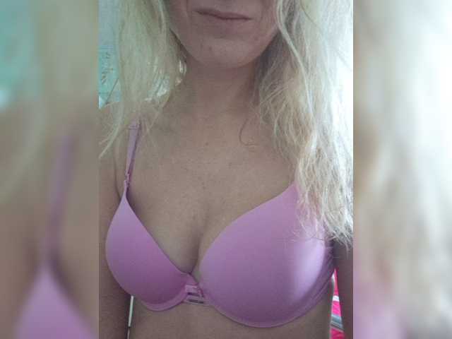 businka11223a live cam on BongaCams