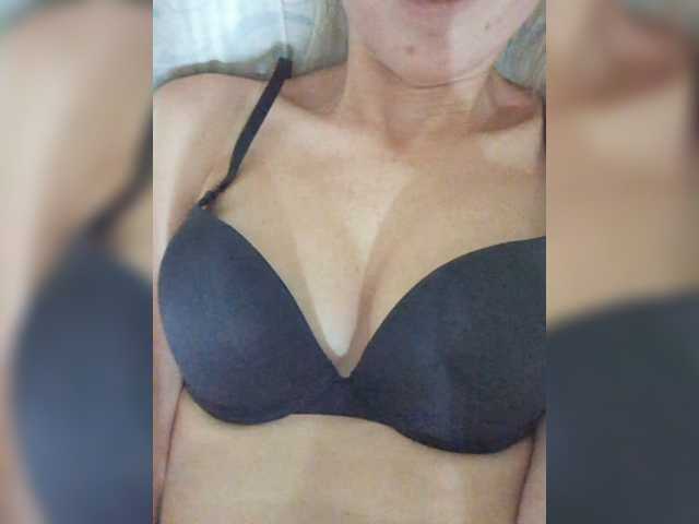 businka11223a live cam on BongaCams