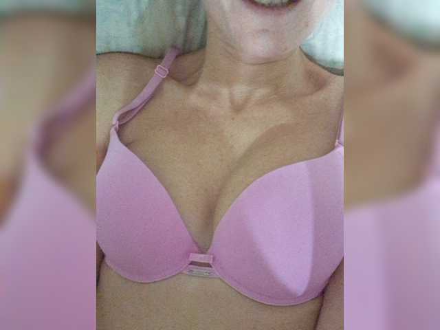 businka11223a, en directo ahora en BongaCams