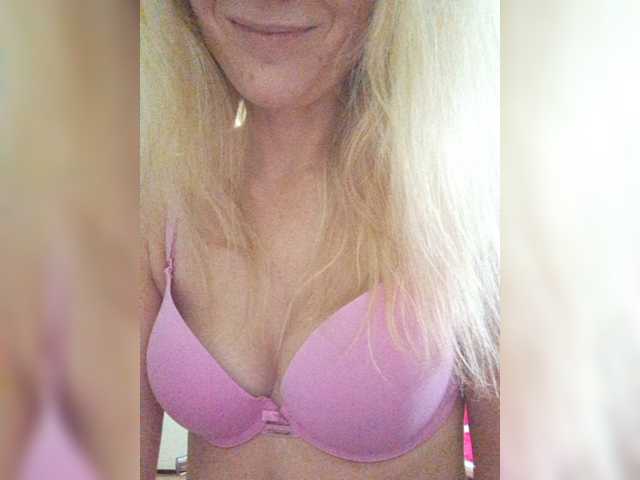 businka11223a live cam on BongaCams