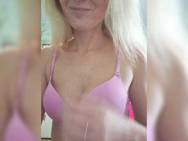 businka11223a live cam on BongaCams
