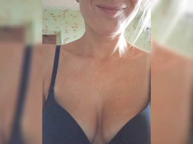 businka11223a live cam on BongaCams