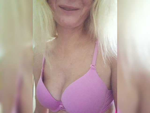businka11223a live cam on BongaCams