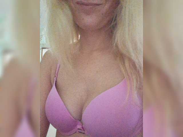 businka11223a live cam on BongaCams
