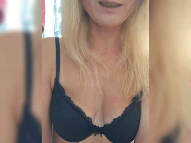 businka11223a Sex Cam Show