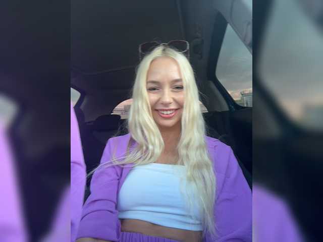 WhiteGirl-one live cam on BongaCams