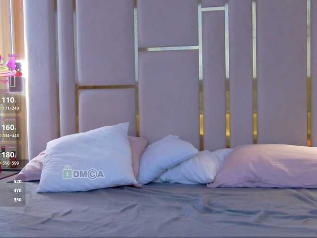 WhiteGirl-one live webcam show