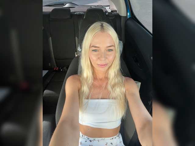 WhiteGirl-one live cam on BongaCams