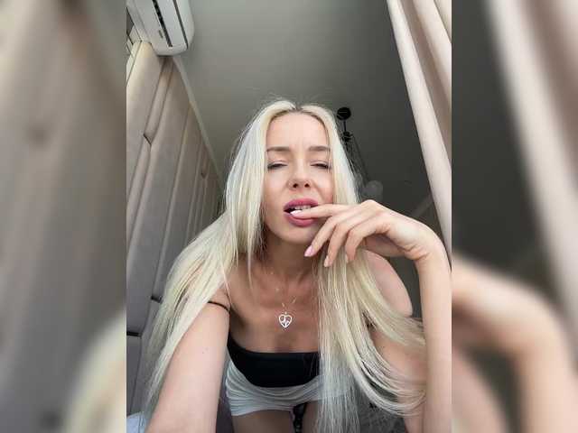  WhiteGirl-one chat room
