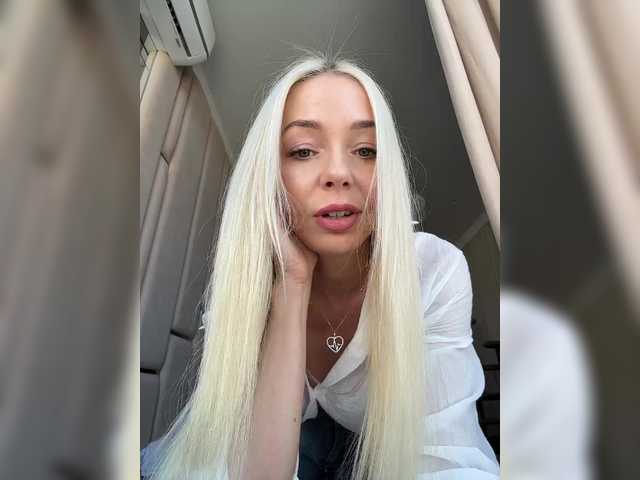 WhiteGirl-one's BongaCams show and profile