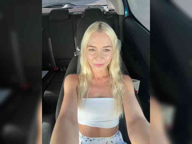 WhiteGirl-one webcam