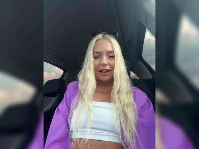 WhiteGirl-one webcam