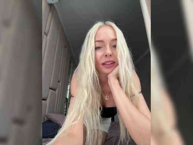 WhiteGirl-one webcam
