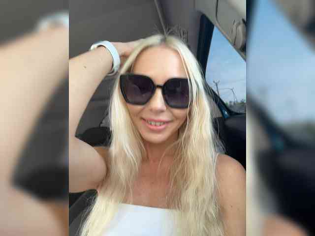 WhiteGirl-one webcam