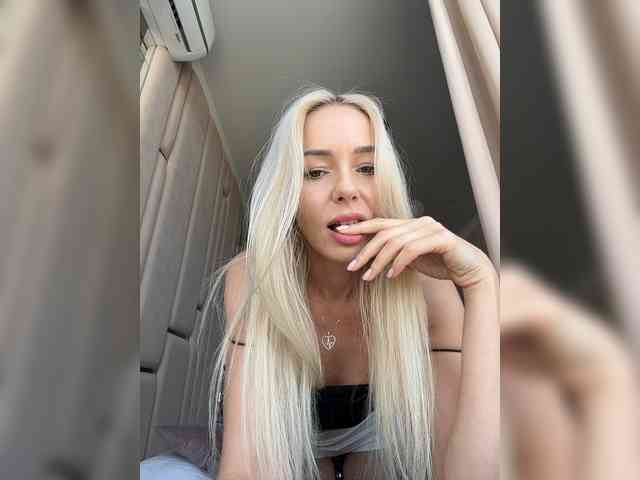 WhiteGirl-one webcam