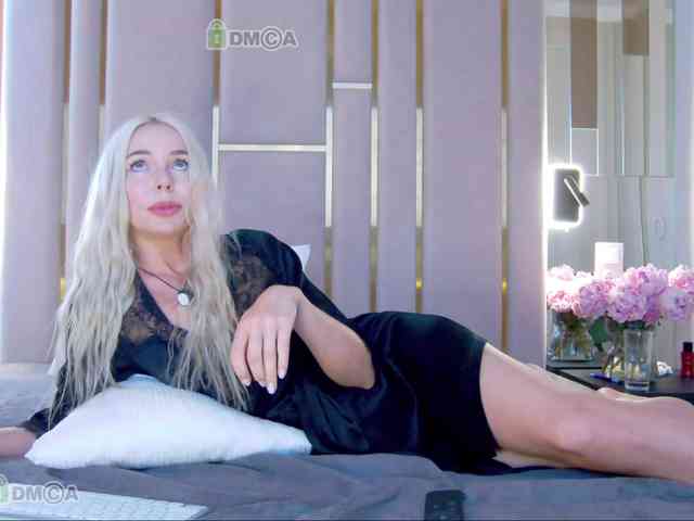 WhiteGirl-one Live Webcam on BongaCams