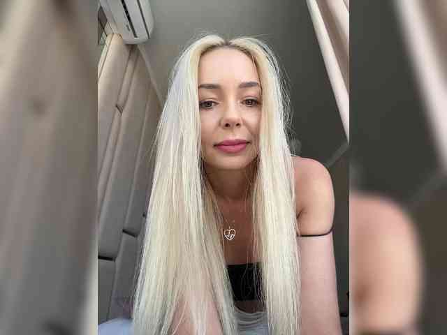 WhiteGirl-one webcam
