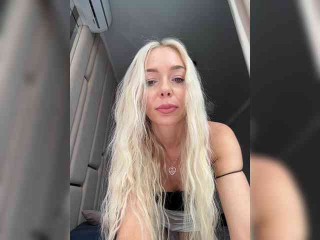 WhiteGirl-one webcam