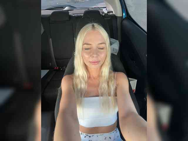 WhiteGirl-one webcam
