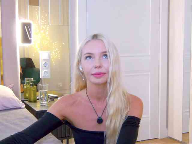 WhiteGirl-one webcam