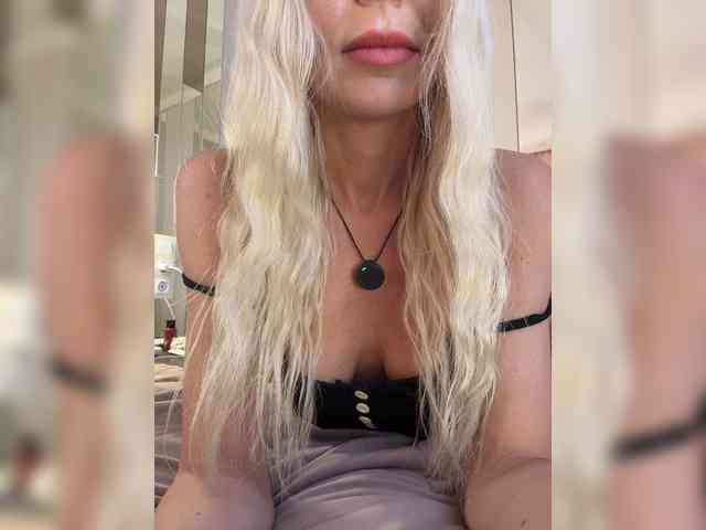WhiteGirl-one webcam