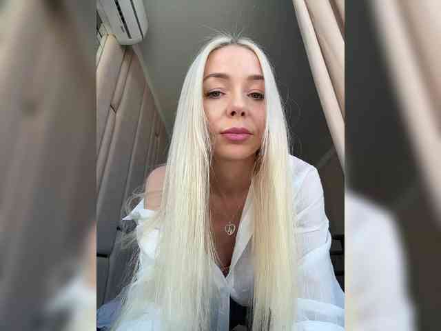 WhiteGirl-one webcam