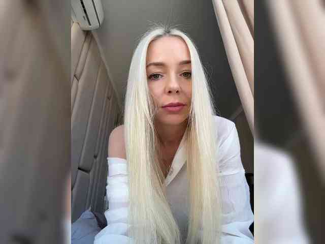 WhiteGirl-one webcam