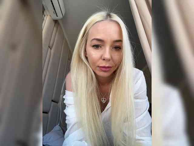 WhiteGirl-one webcam