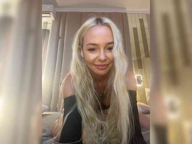 WhiteGirl-one webcam