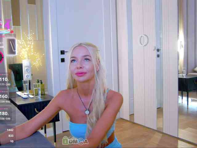 WhiteGirl-one webcam